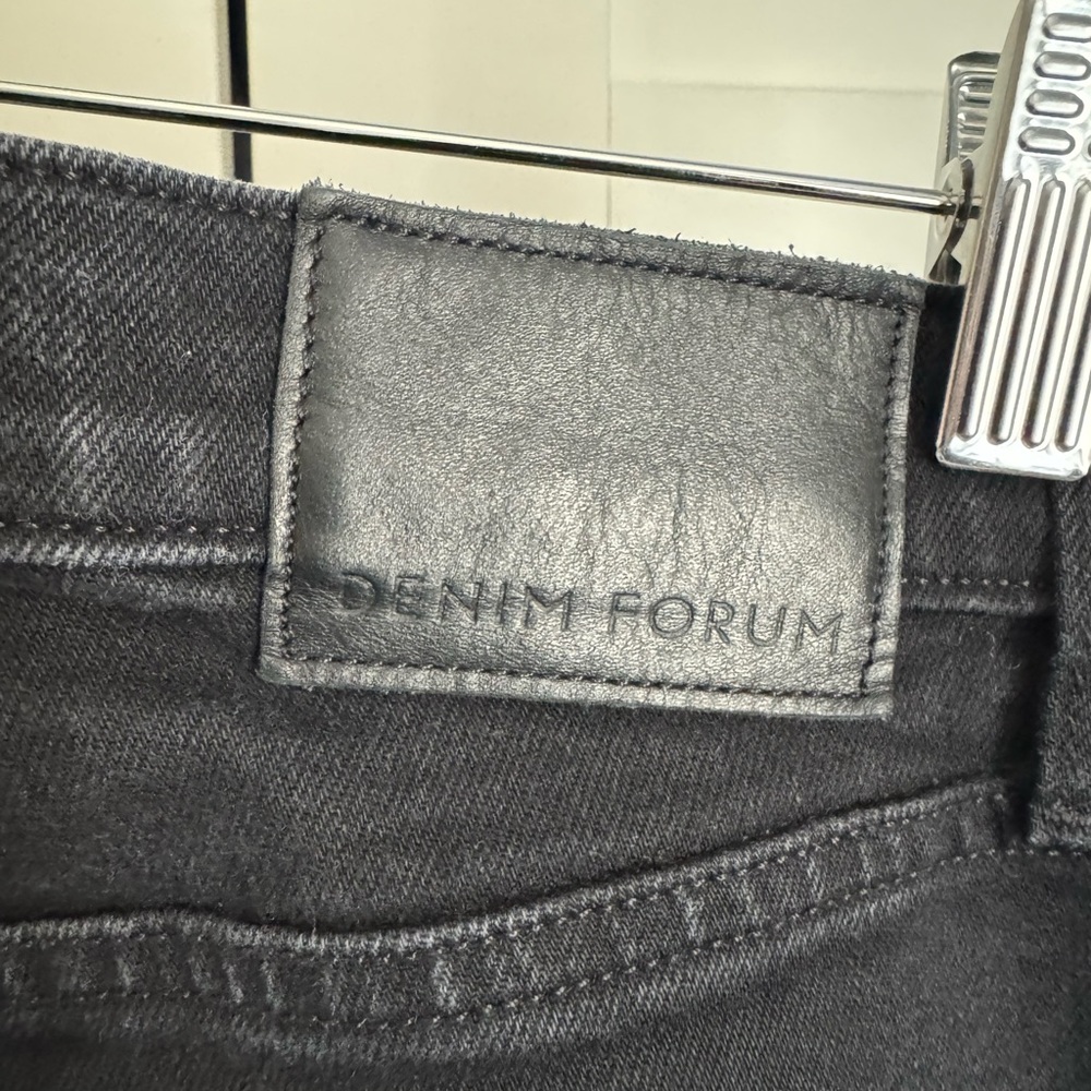Aritzia Denim Forum The Yoko High Rise Slim Black Straight Jeans Size 25 - Picture 9 of 11